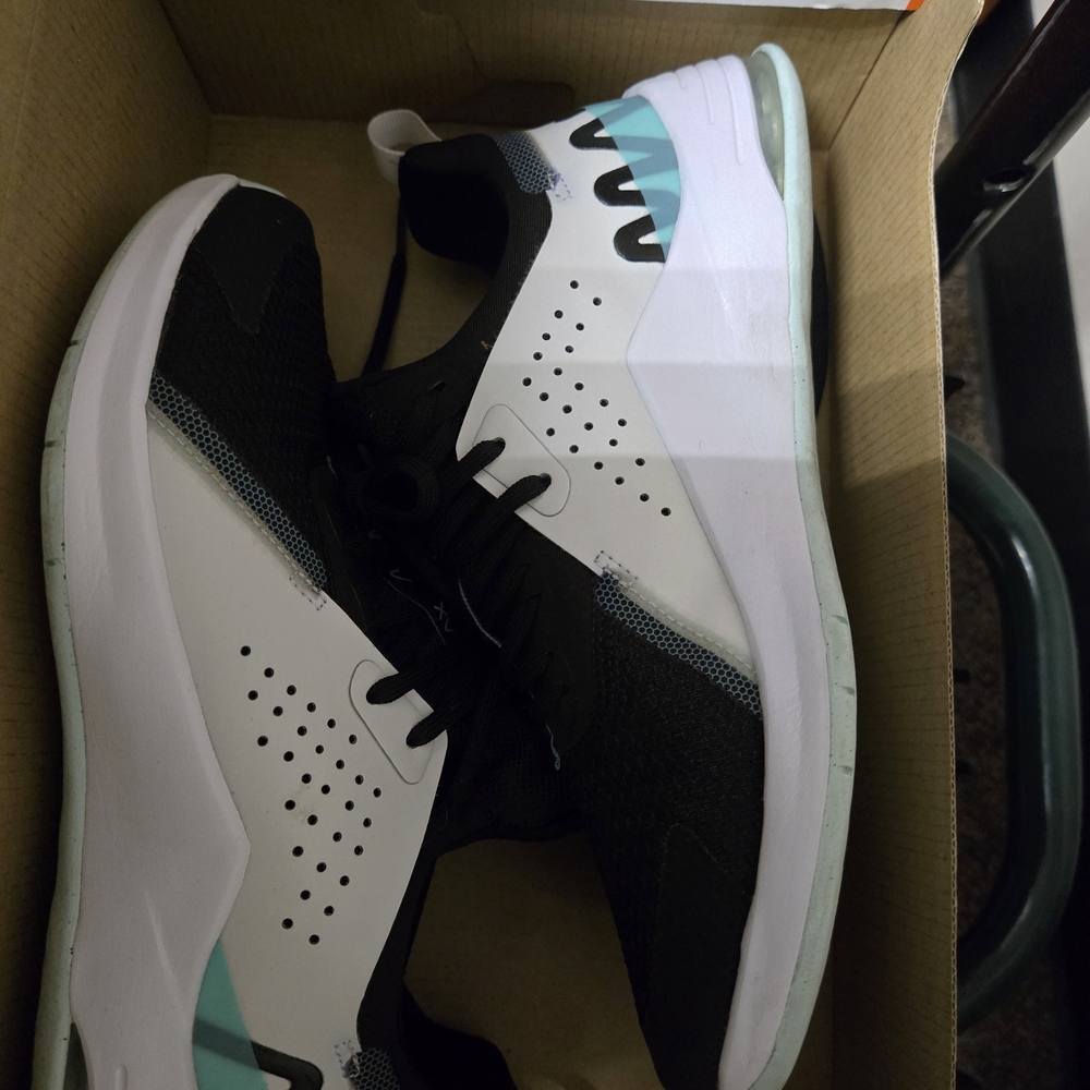 Nike Black and White AIR Max Bella TR3 Athletic Shoes, Worn Twice Size 7